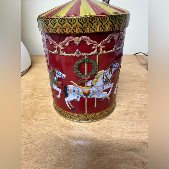 Christmas Candy Tin music box from from 2008. cookie/ candy tin made in Germany - Picture 3 of 12